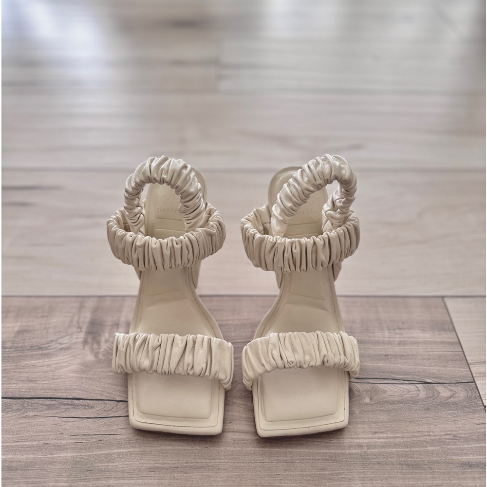 Gianni Bini size 5 heeled sandals in off-white color.